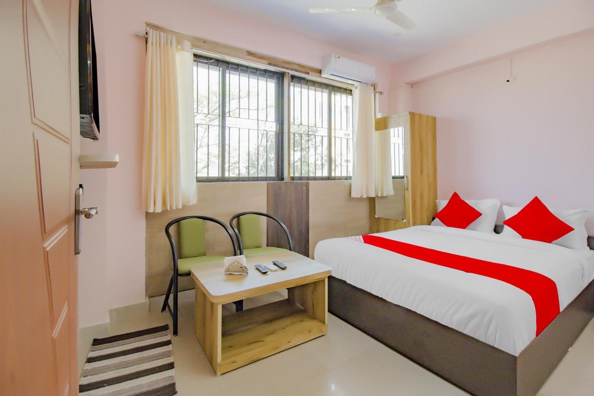Oyo 79181 Sri Dhanalakshmi Boarding & Lodging Bangalore Exterior photo