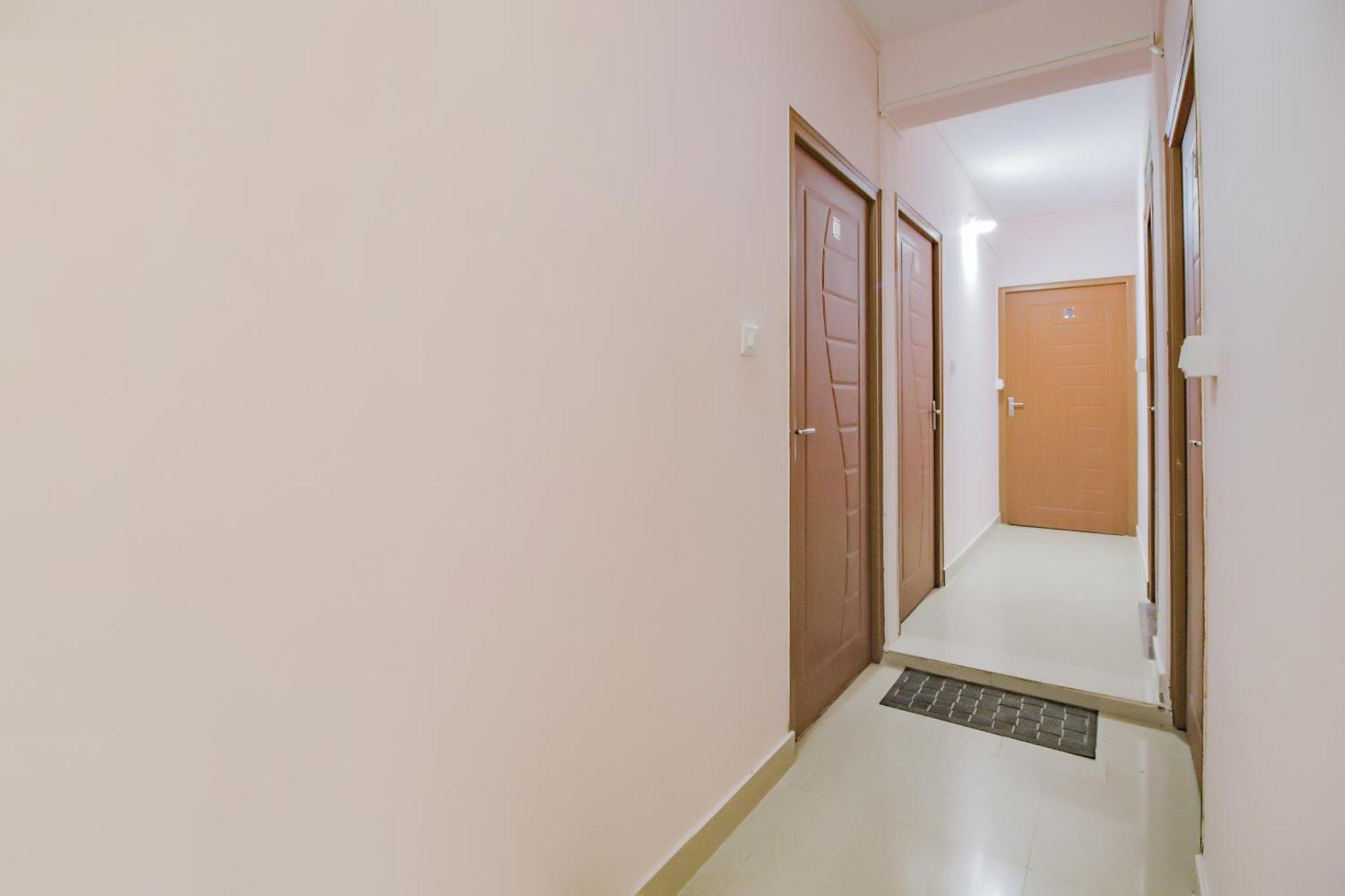 Oyo 79181 Sri Dhanalakshmi Boarding & Lodging Bangalore Exterior photo